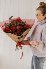 Charger l&#39;image dans la galerie, Douzaine de Roses Rouges de St-Valentin
